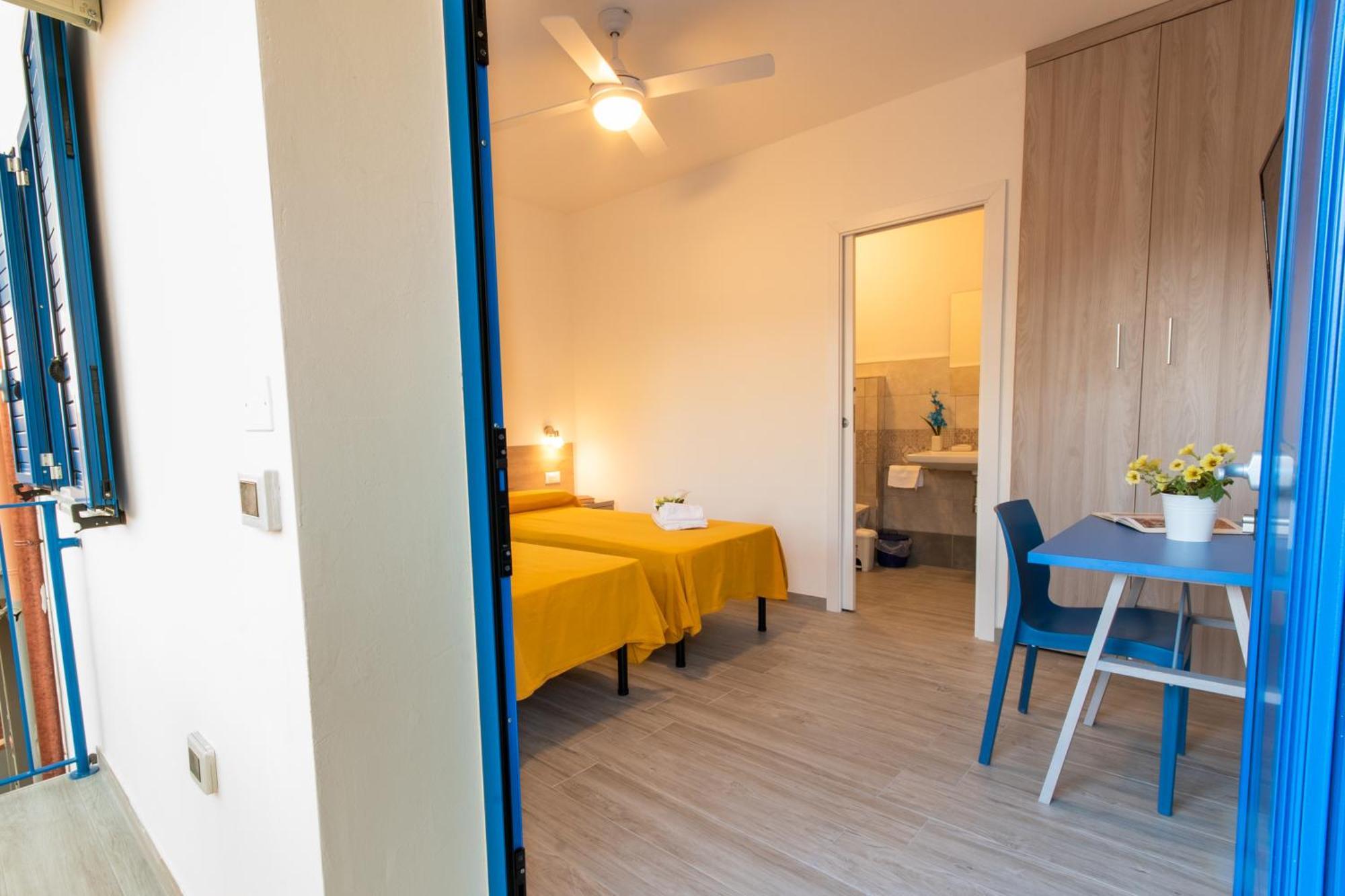 Bed & Blu Hotel La Caletta Exterior photo