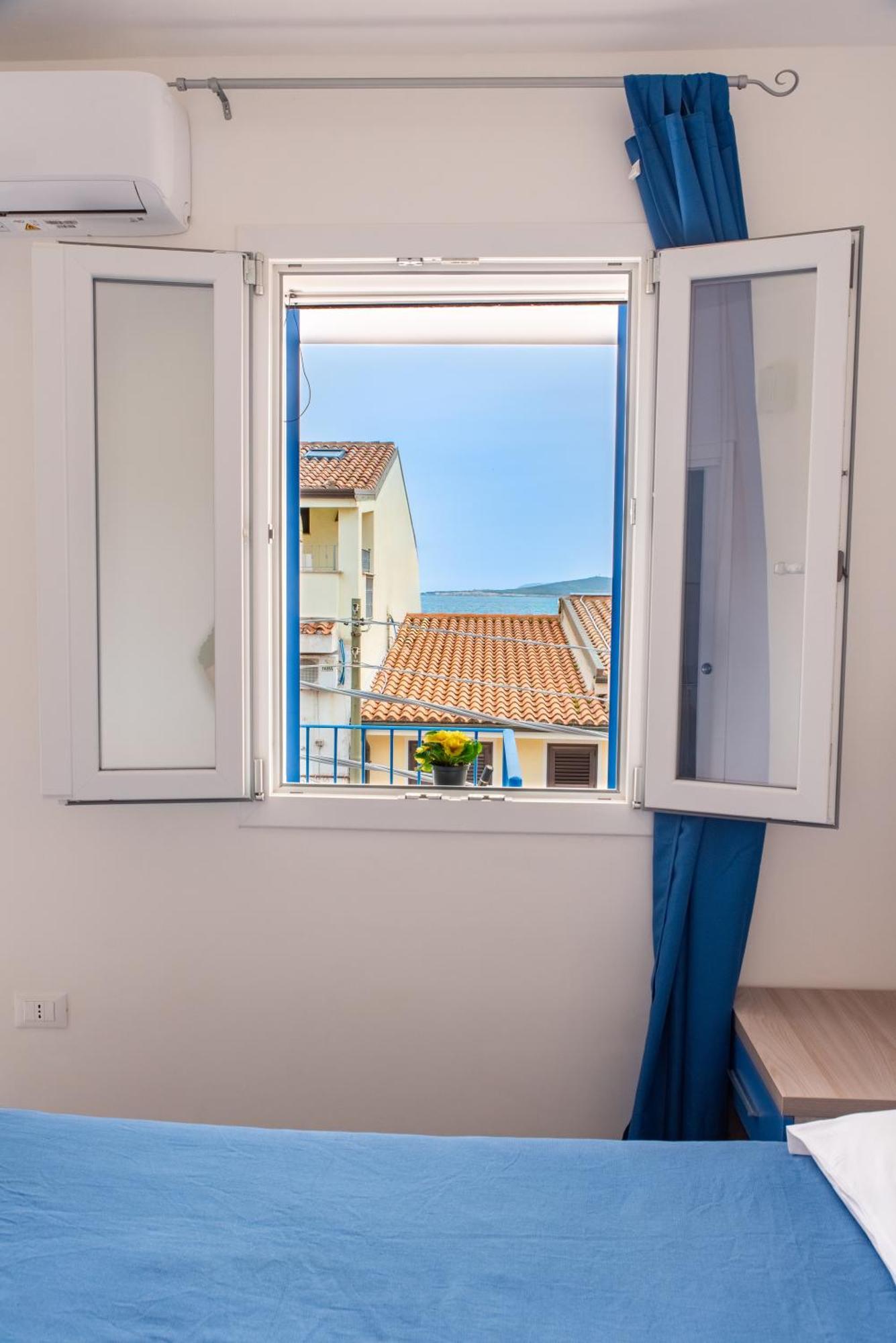 Bed & Blu Hotel La Caletta Exterior photo