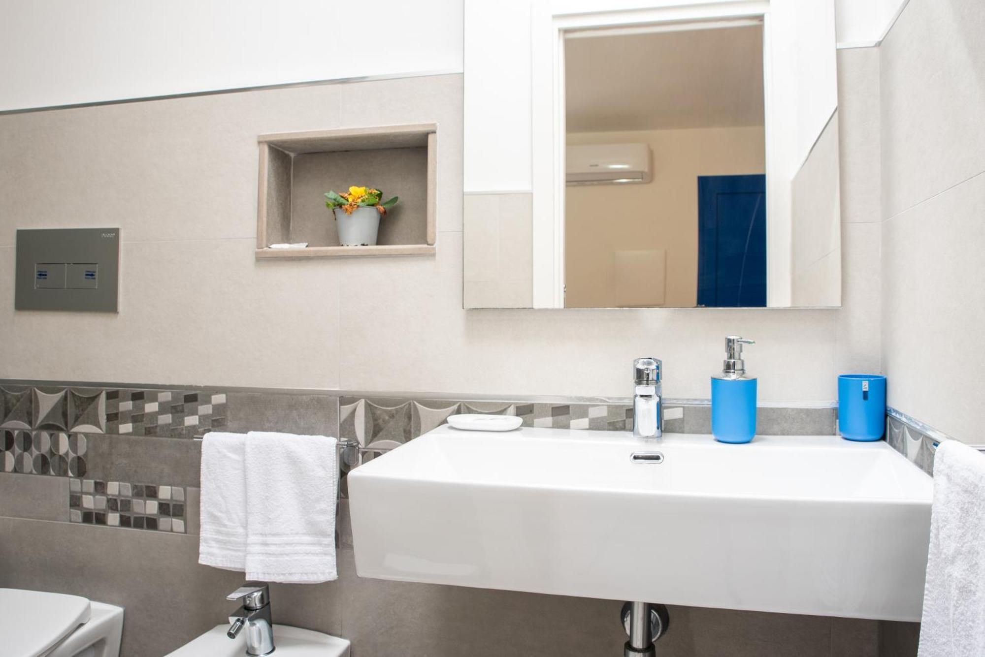 Bed & Blu Hotel La Caletta Exterior photo