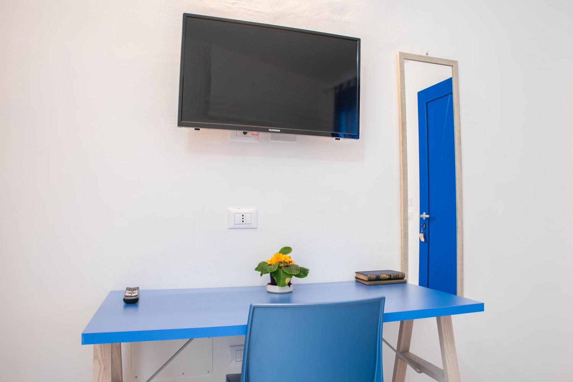 Bed & Blu Hotel La Caletta Exterior photo